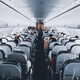 Una foto viral que muestra cámaras detrás de los asientos en aviones de American Airlines y Singapore Airlines ha desatado preguntas sobre la privacidad en los aviones.